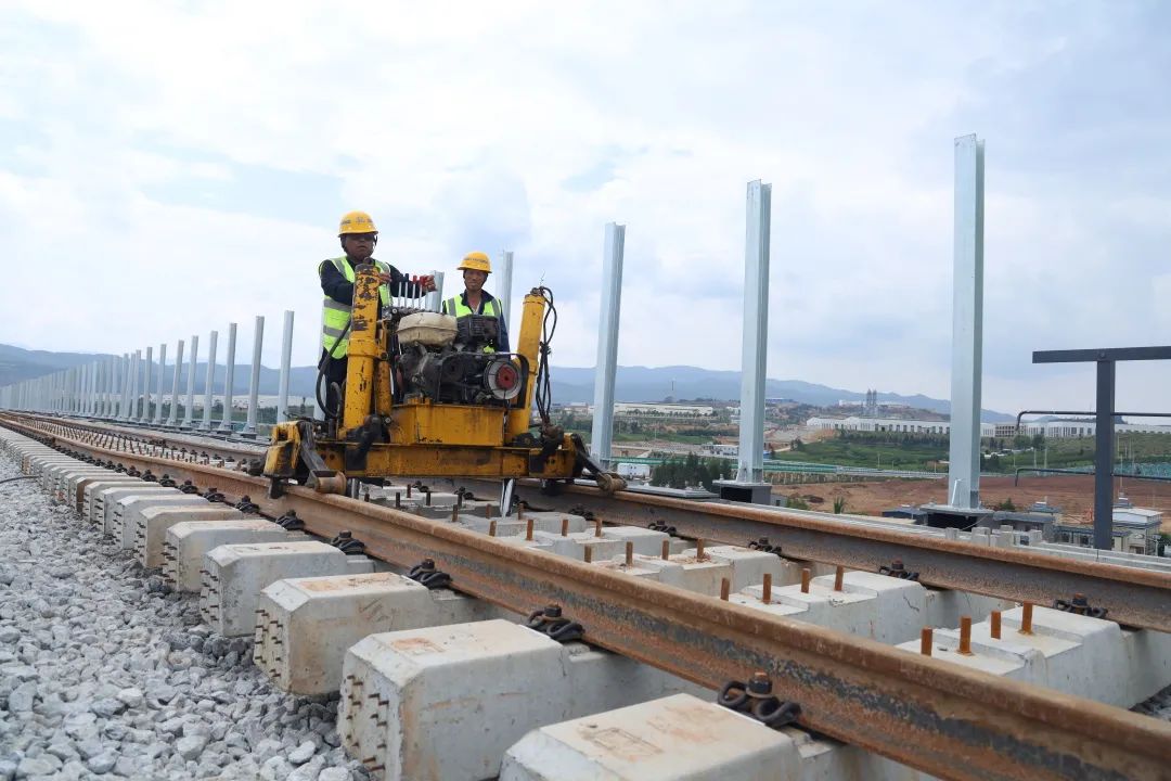 1662034700885666.jpg 祥云財(cái)富鐵路專(zhuān)用線正線鋪軌完成!3.jpg
